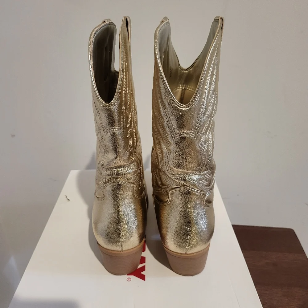 Unionbay Women's Gold Western Boots Used 1 Time No Box - Picture 4 of 8